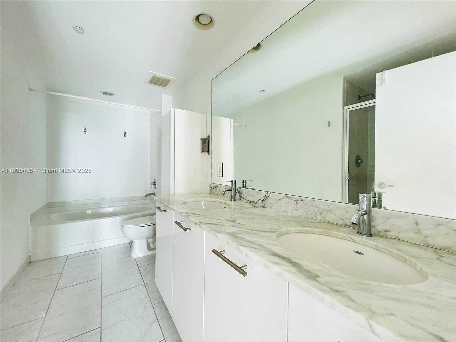 Small Image of 951 BRICKELL AVE #2407, Miami Number 12