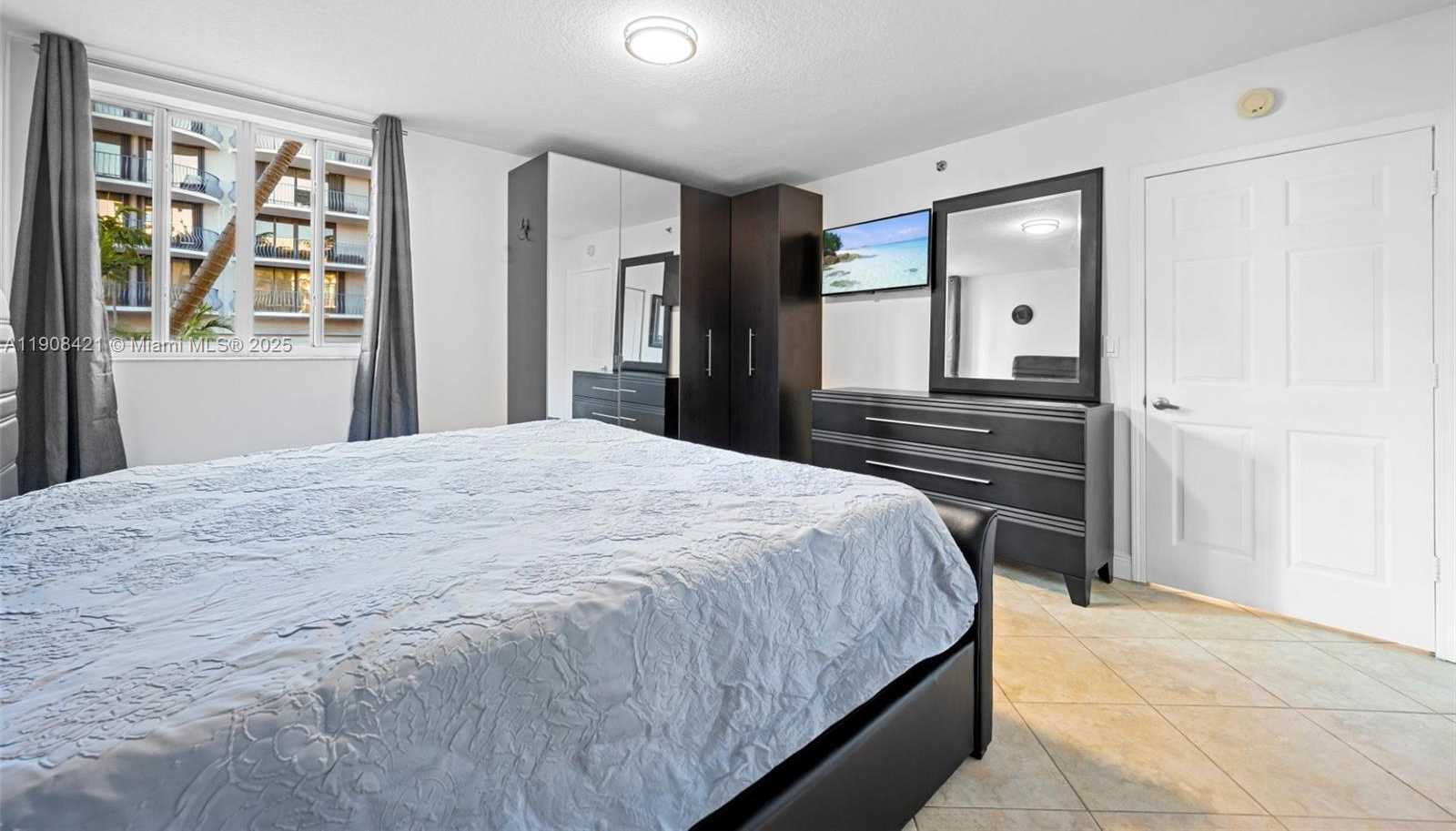Small Image of 8888 COLLINS AVE #105, Surfside Number 14