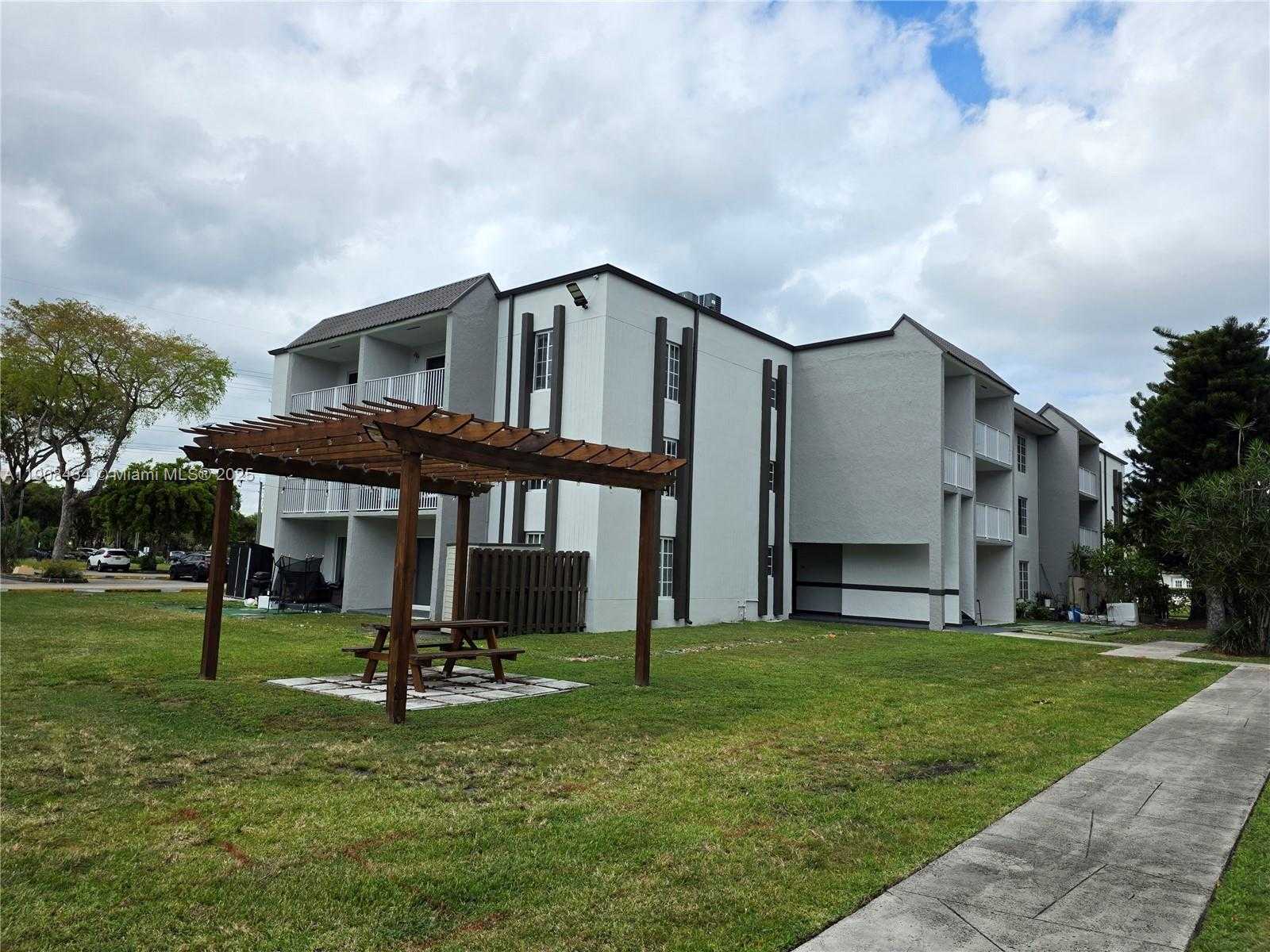 Small Image of 4810 NORTH WEST 79TH AVE #206, Doral Number 1