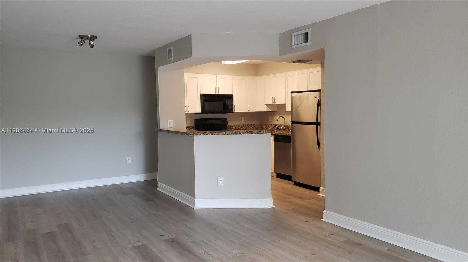 Small Image of 4810 NORTH WEST 79TH AVE #206, Doral Number 3