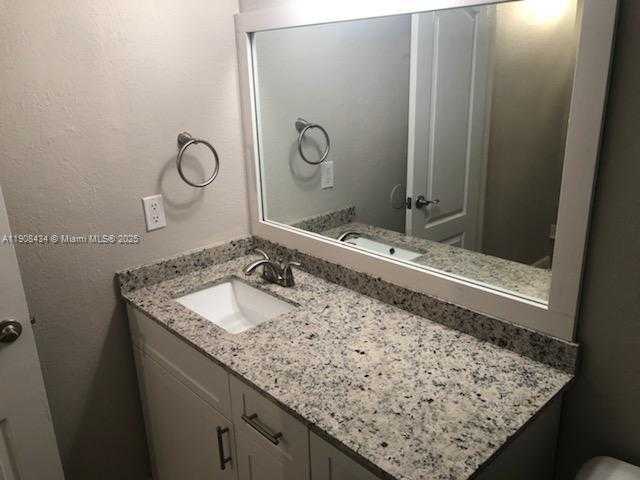 Small Image of 4810 NORTH WEST 79TH AVE #206, Doral Number 6