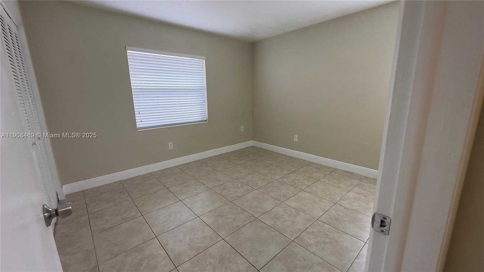 Small Image of 12240 SOUTH WEST 114TH TER #12240, Miami Number 6