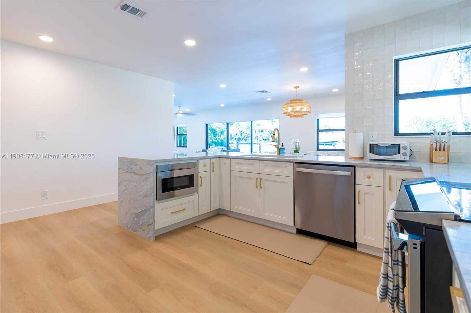 Small Image of 309 SOUTH RIVERSIDE DR, Pompano Beach Number 11