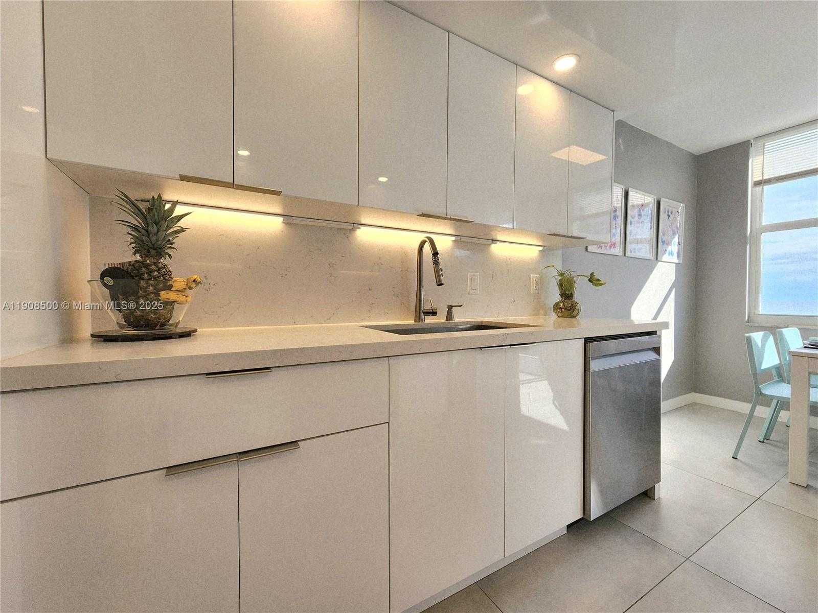 Small Image of 2751 SOUTH OCEAN DR #1406S, Hollywood Number 17