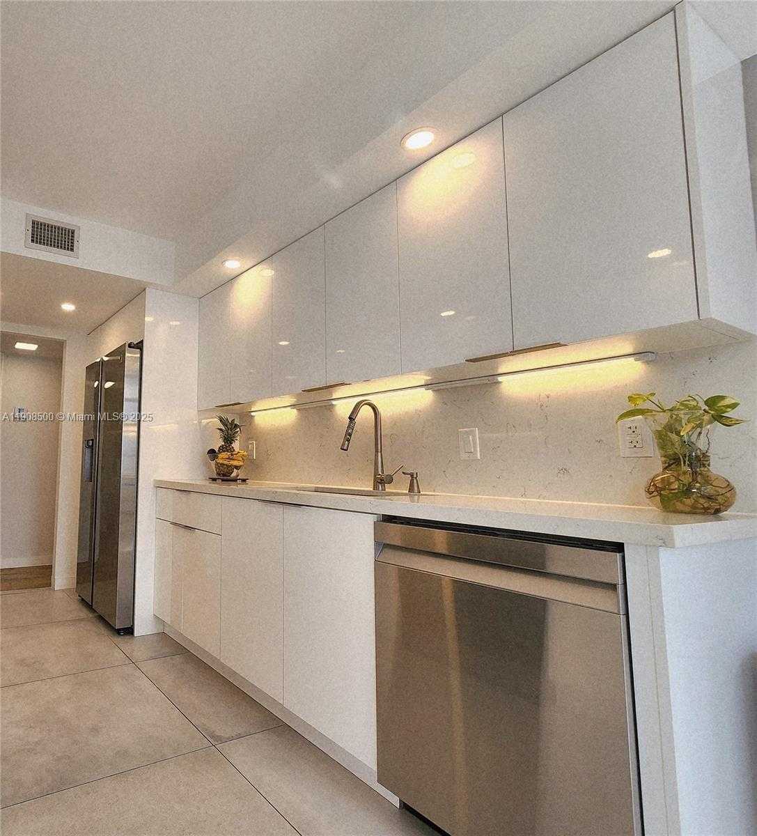 Small Image of 2751 SOUTH OCEAN DR #1406S, Hollywood Number 21