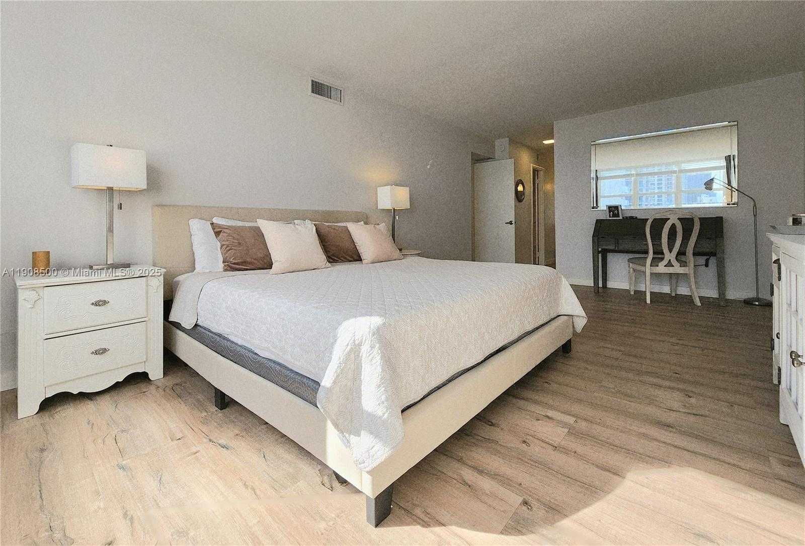 Small Image of 2751 SOUTH OCEAN DR #1406S, Hollywood Number 23