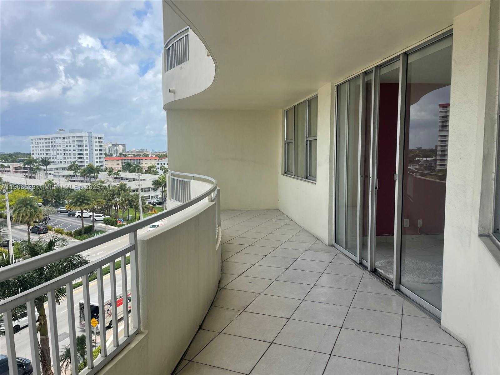 Small Image of 3180 SOUTH OCEAN DR #520, Hallandale Beach Number 12