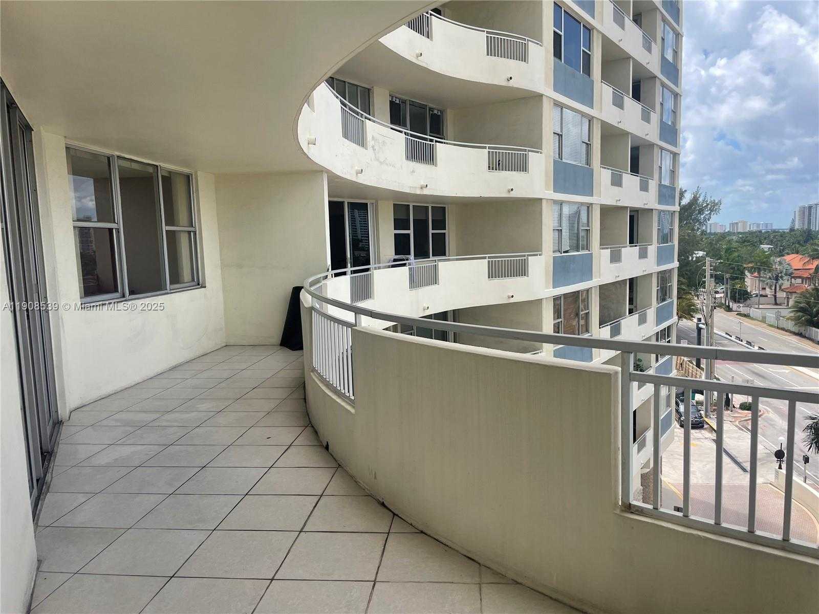Small Image of 3180 SOUTH OCEAN DR #520, Hallandale Beach Number 14