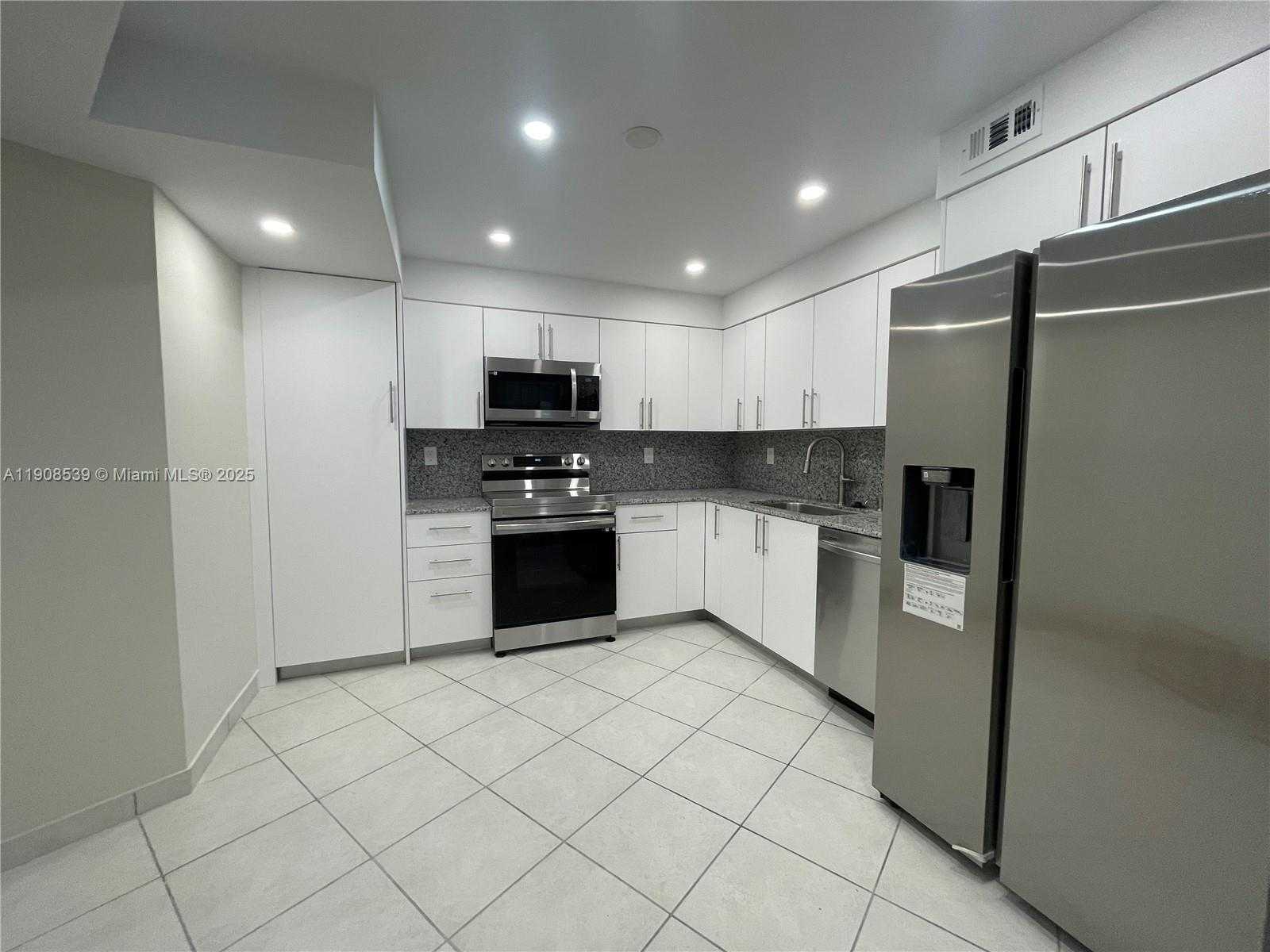 Small Image of 3180 SOUTH OCEAN DR #520, Hallandale Beach Number 3