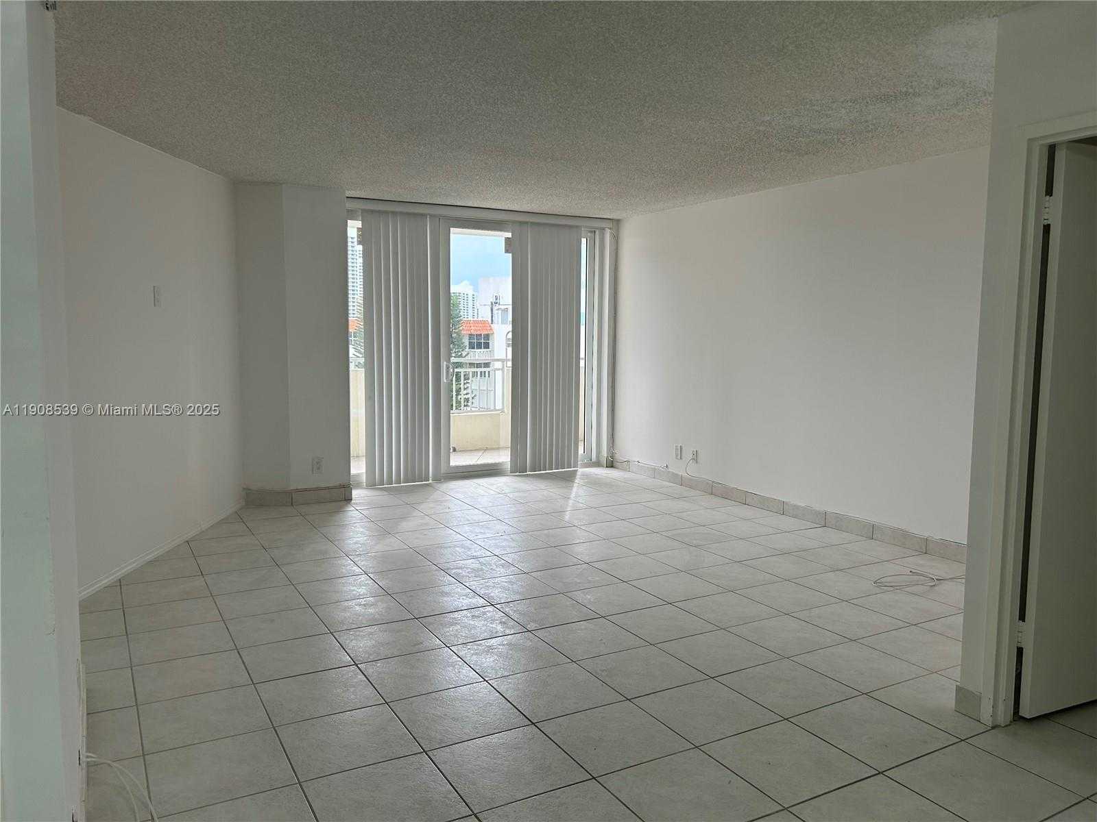 Small Image of 3180 SOUTH OCEAN DR #520, Hallandale Beach Number 4