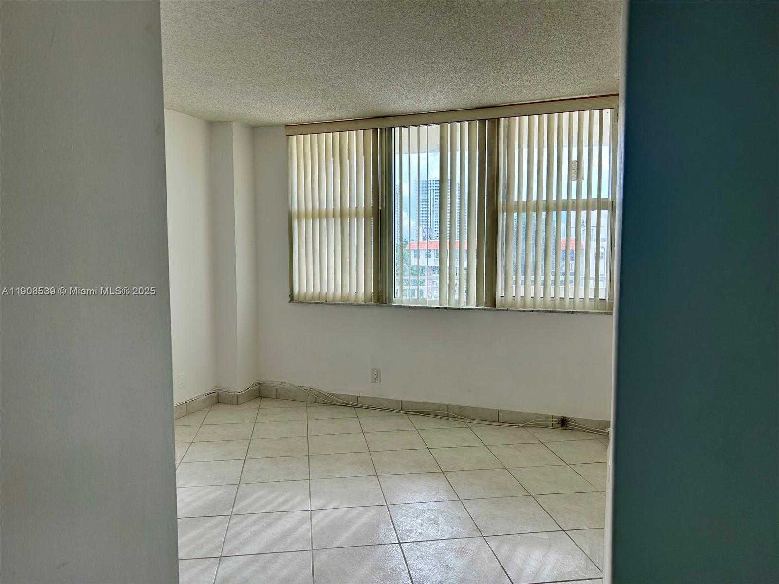 Small Image of 3180 SOUTH OCEAN DR #520, Hallandale Beach Number 7