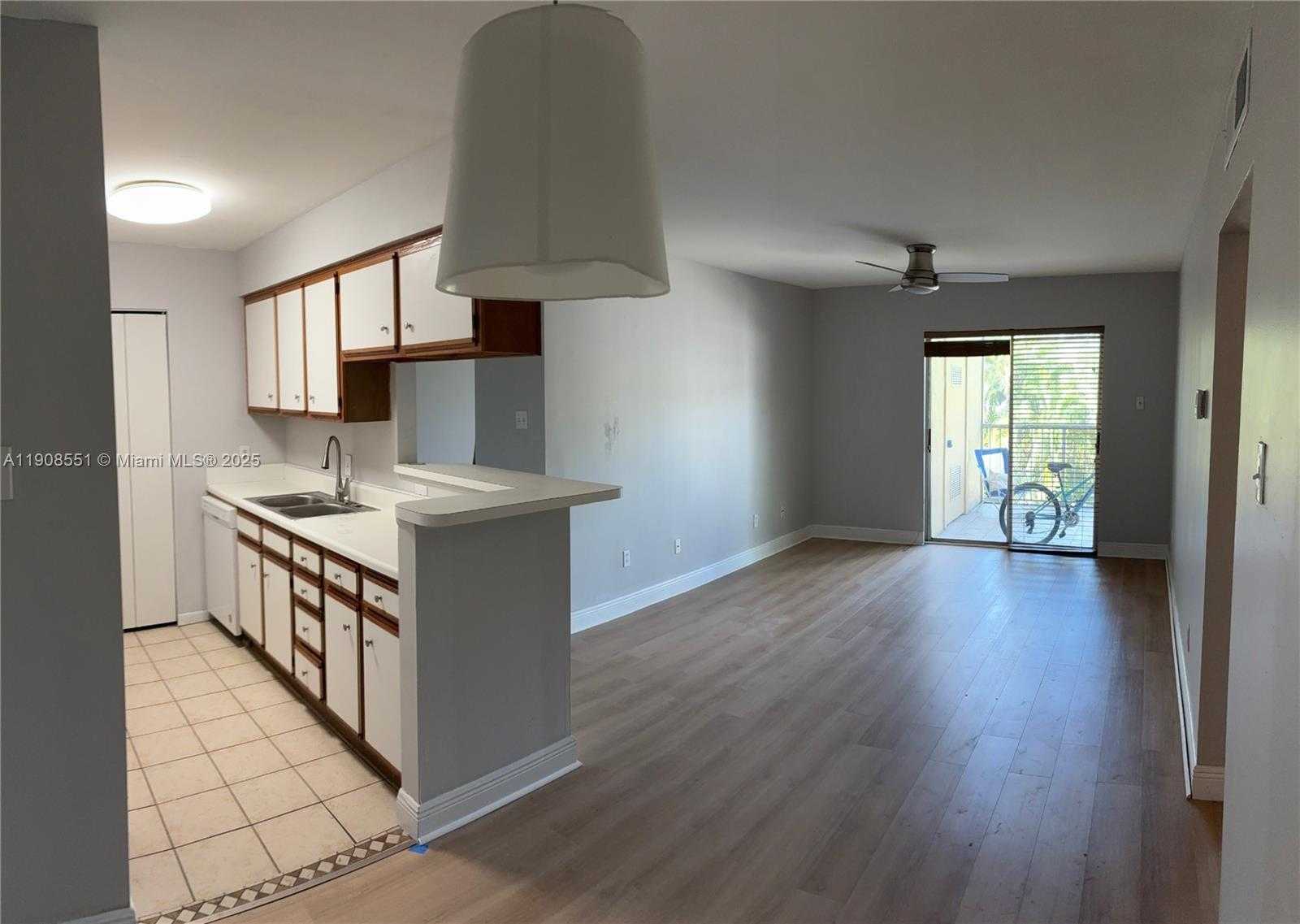 Small Image of 15315 SOUTH WEST 106TH TER #402, Miami Number 6