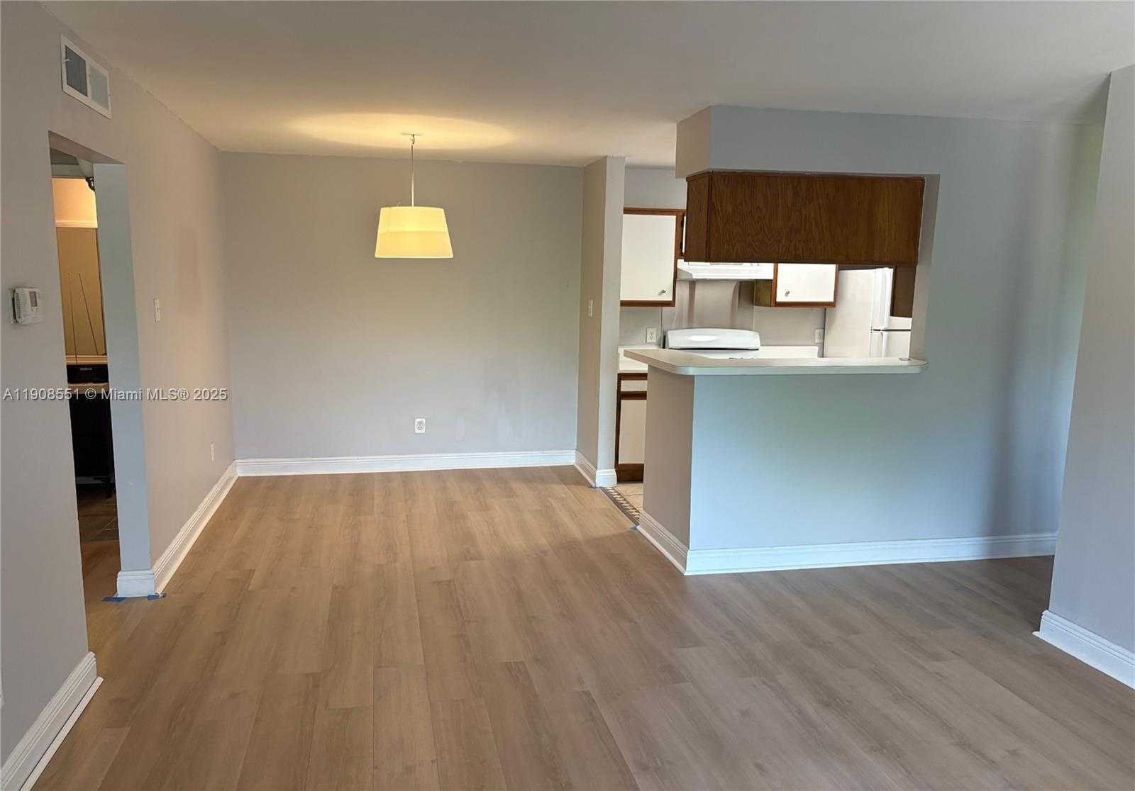 Small Image of 15315 SOUTH WEST 106TH TER #402, Miami Number 7