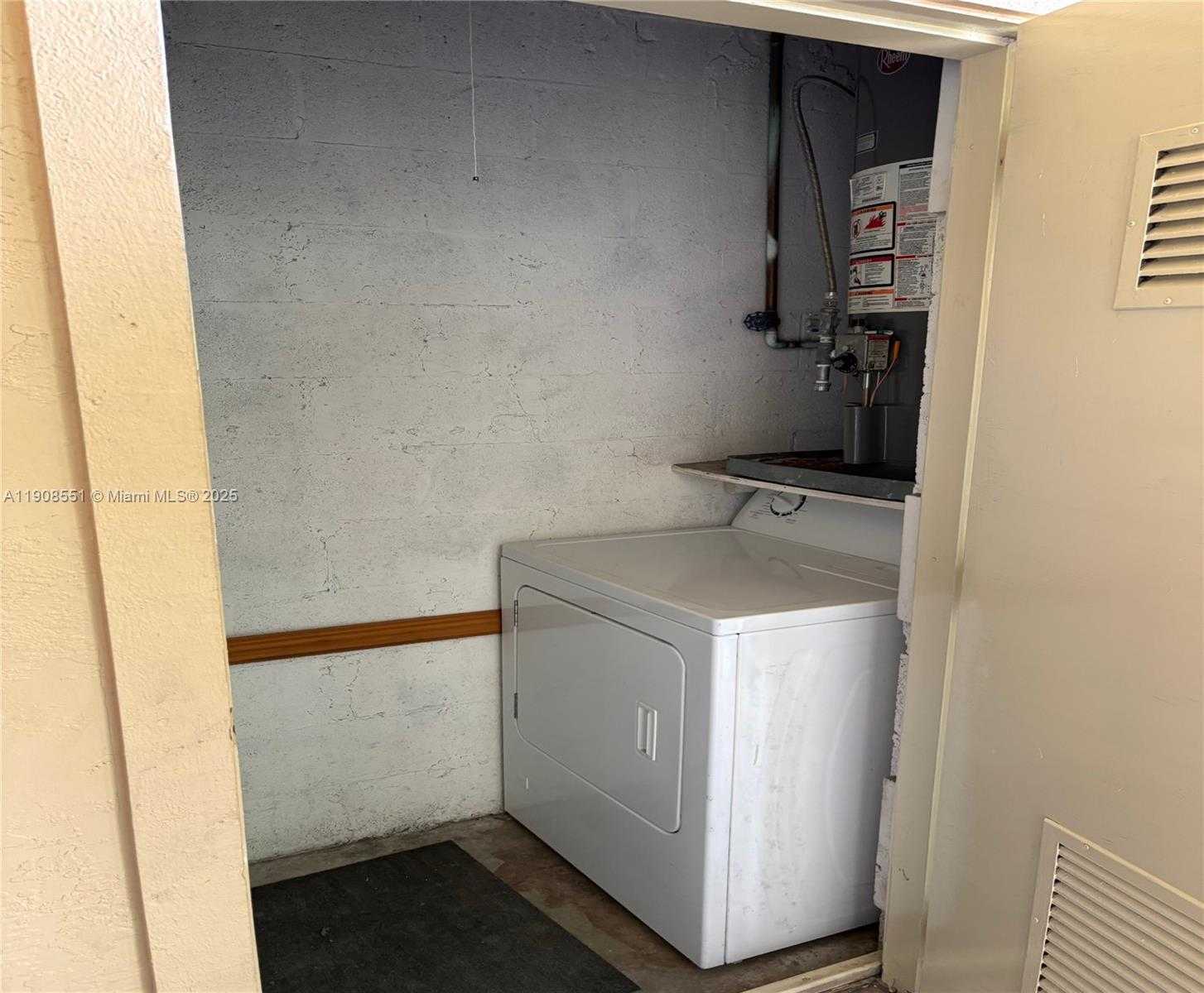 Small Image of 15315 SOUTH WEST 106TH TER #402, Miami Number 9