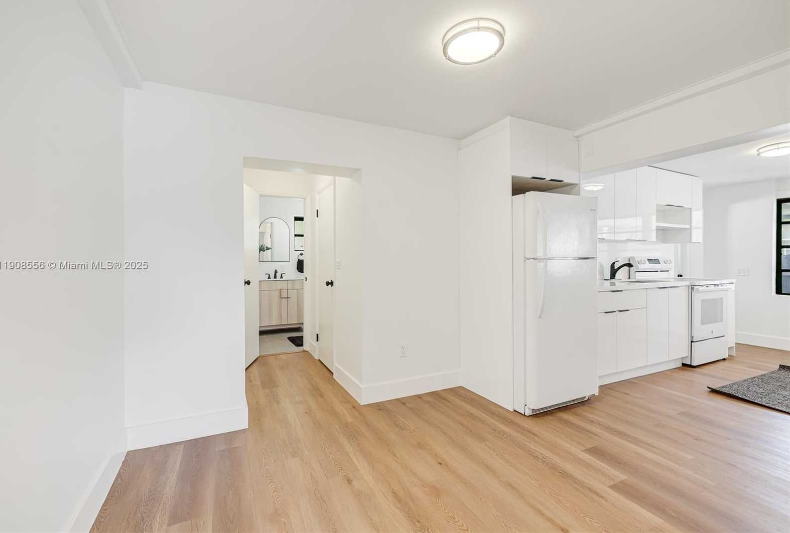 Small Image of Miami Number 10