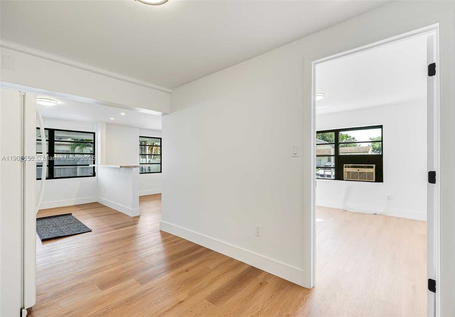 Small Image of Miami Number 11