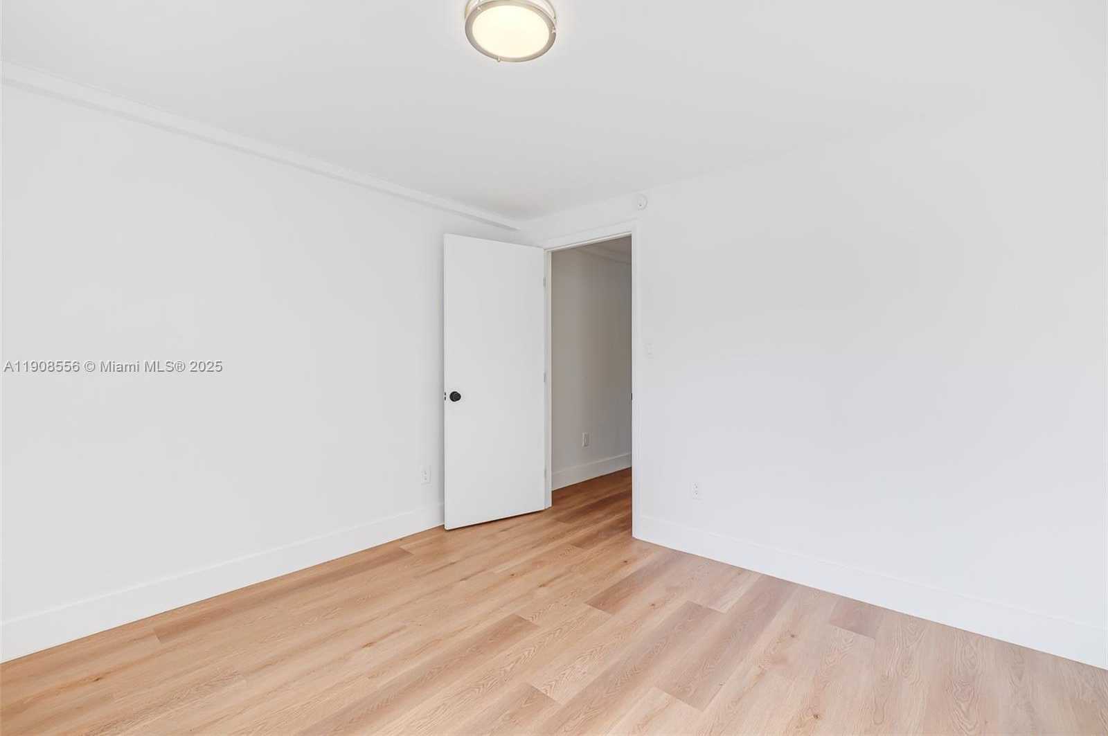 Small Image of Miami Number 14