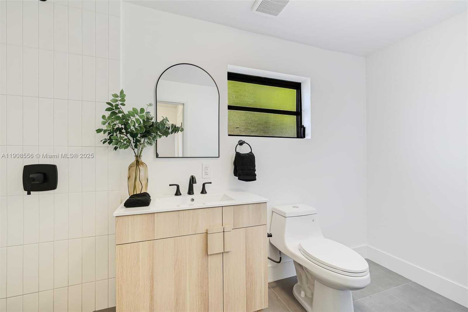 Small Image of Miami Number 16