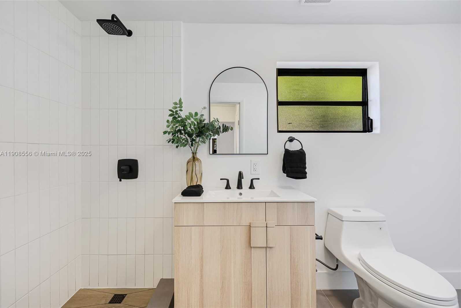 Small Image of Miami Number 17