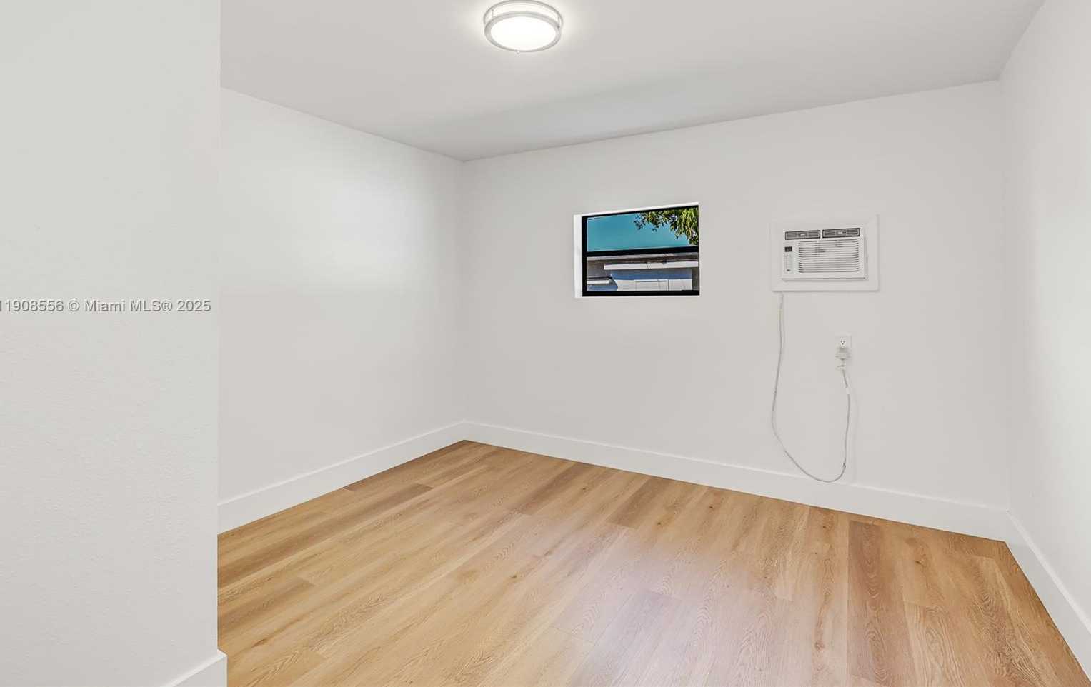 Small Image of Miami Number 18