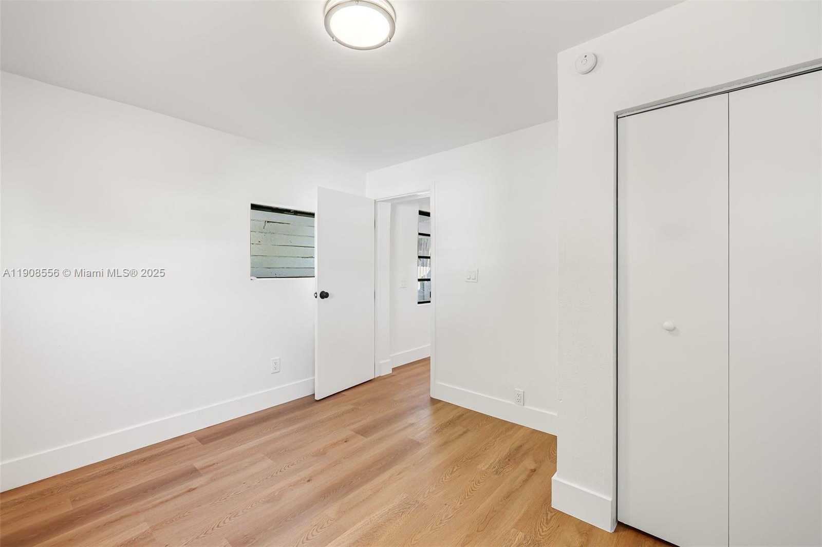 Small Image of Miami Number 20