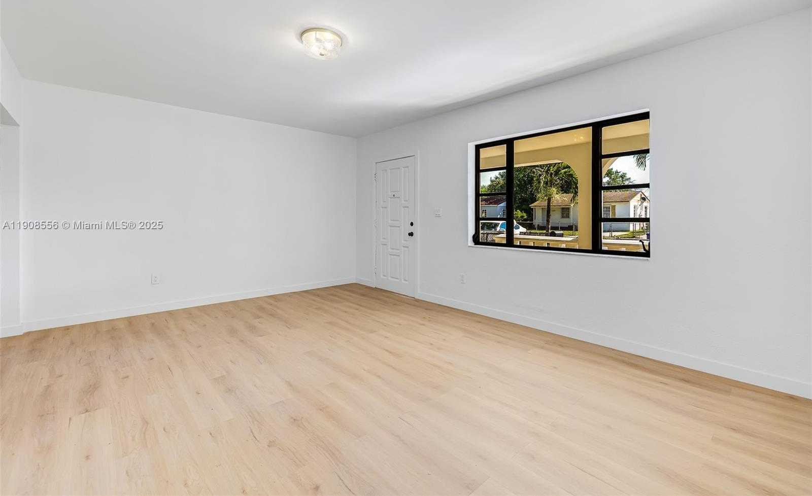 Small Image of Miami Number 23