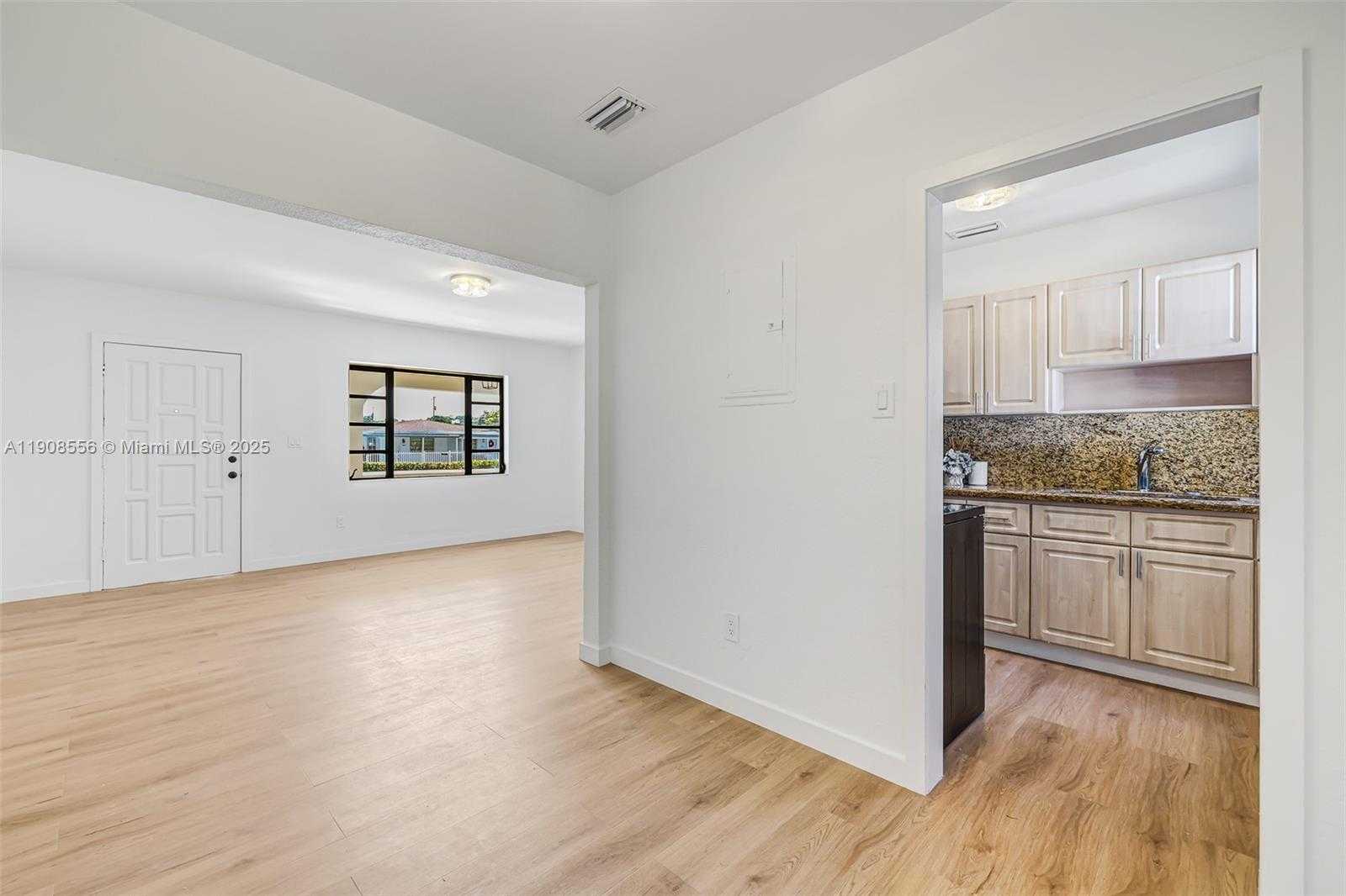 Small Image of Miami Number 26