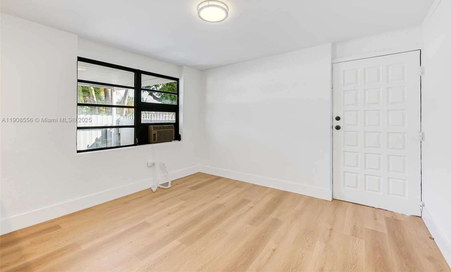 Small Image of Miami Number 5