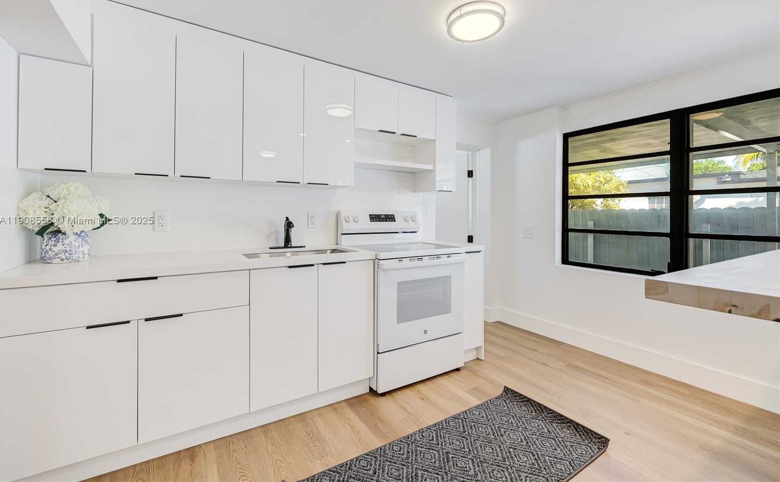 Small Image of Miami Number 6