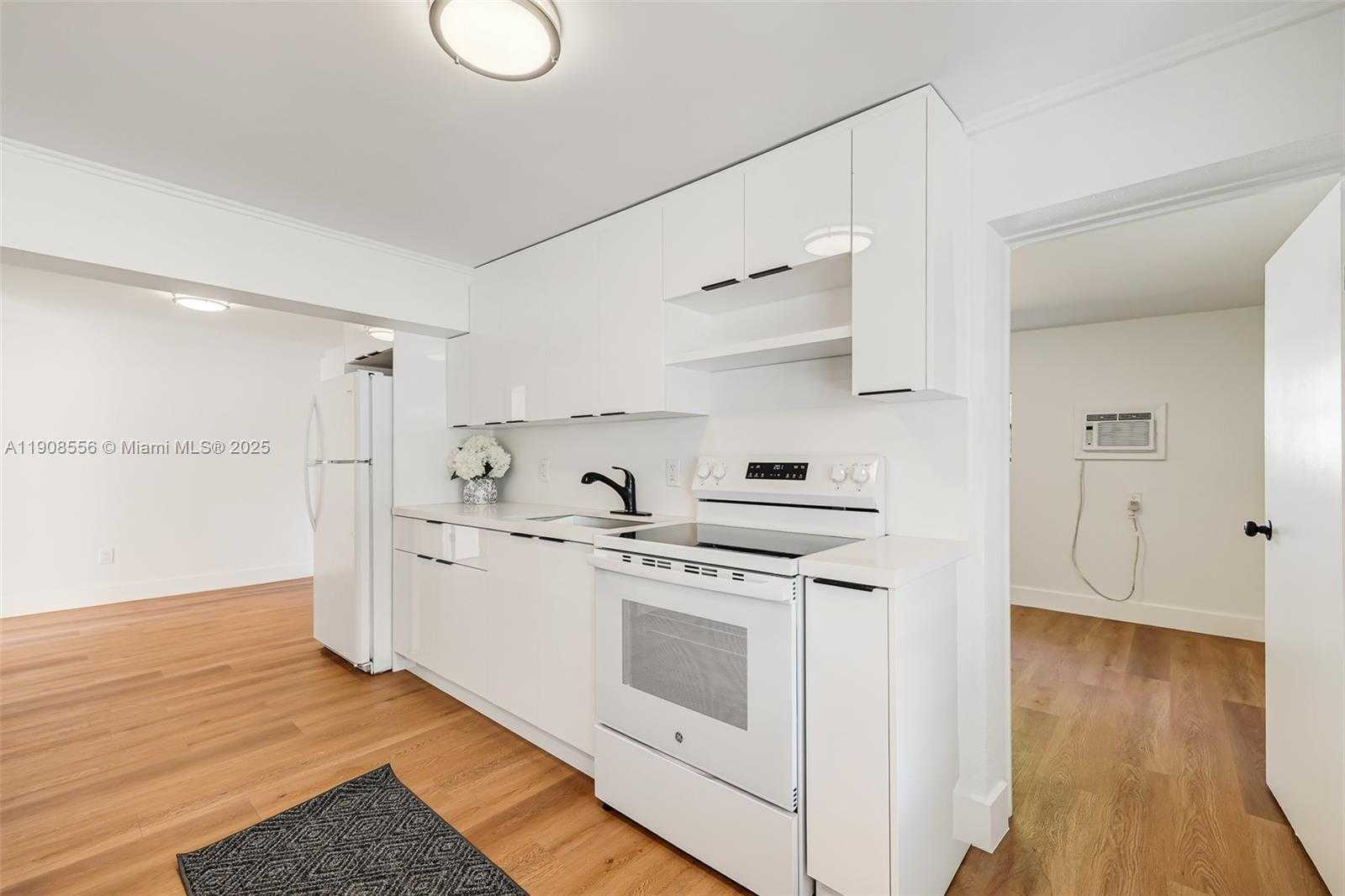 Small Image of Miami Number 7