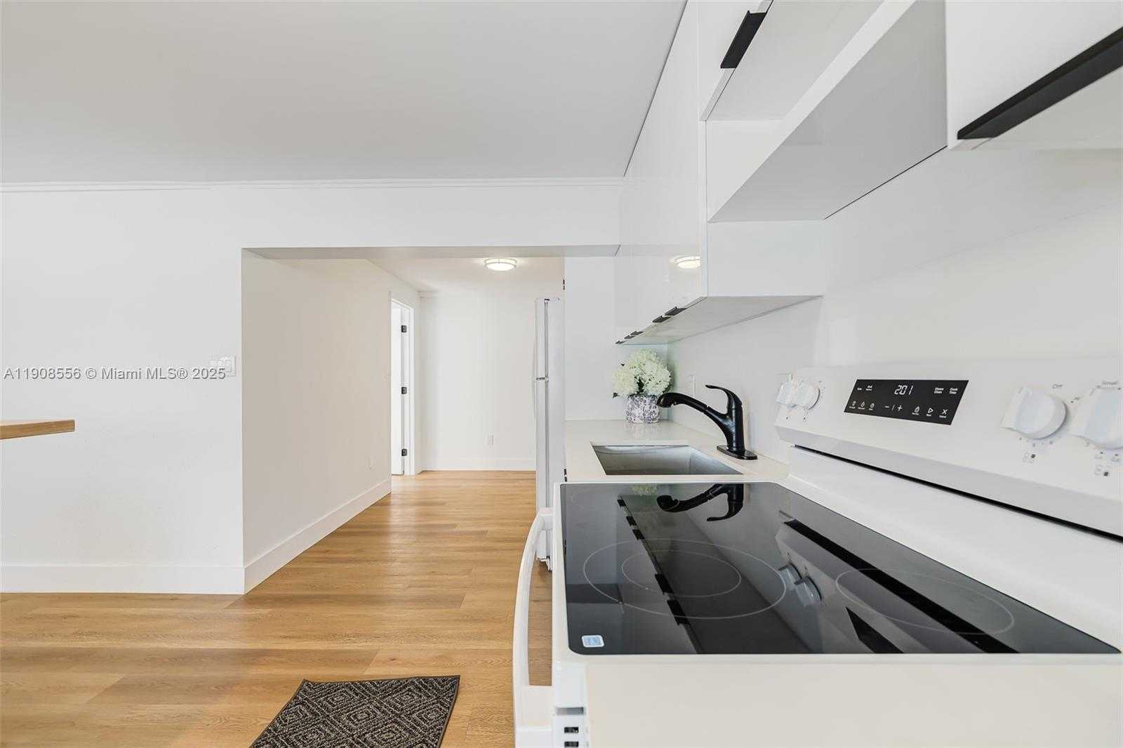 Small Image of Miami Number 8