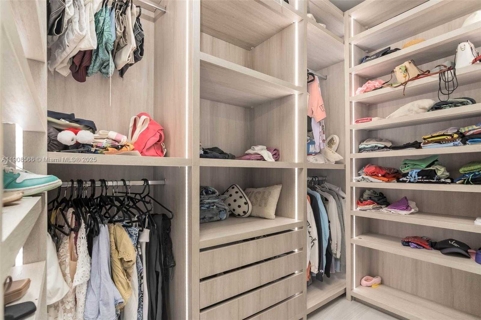 Small Image of 20355 NORTH EAST 34TH CT #2728, Aventura Number 17