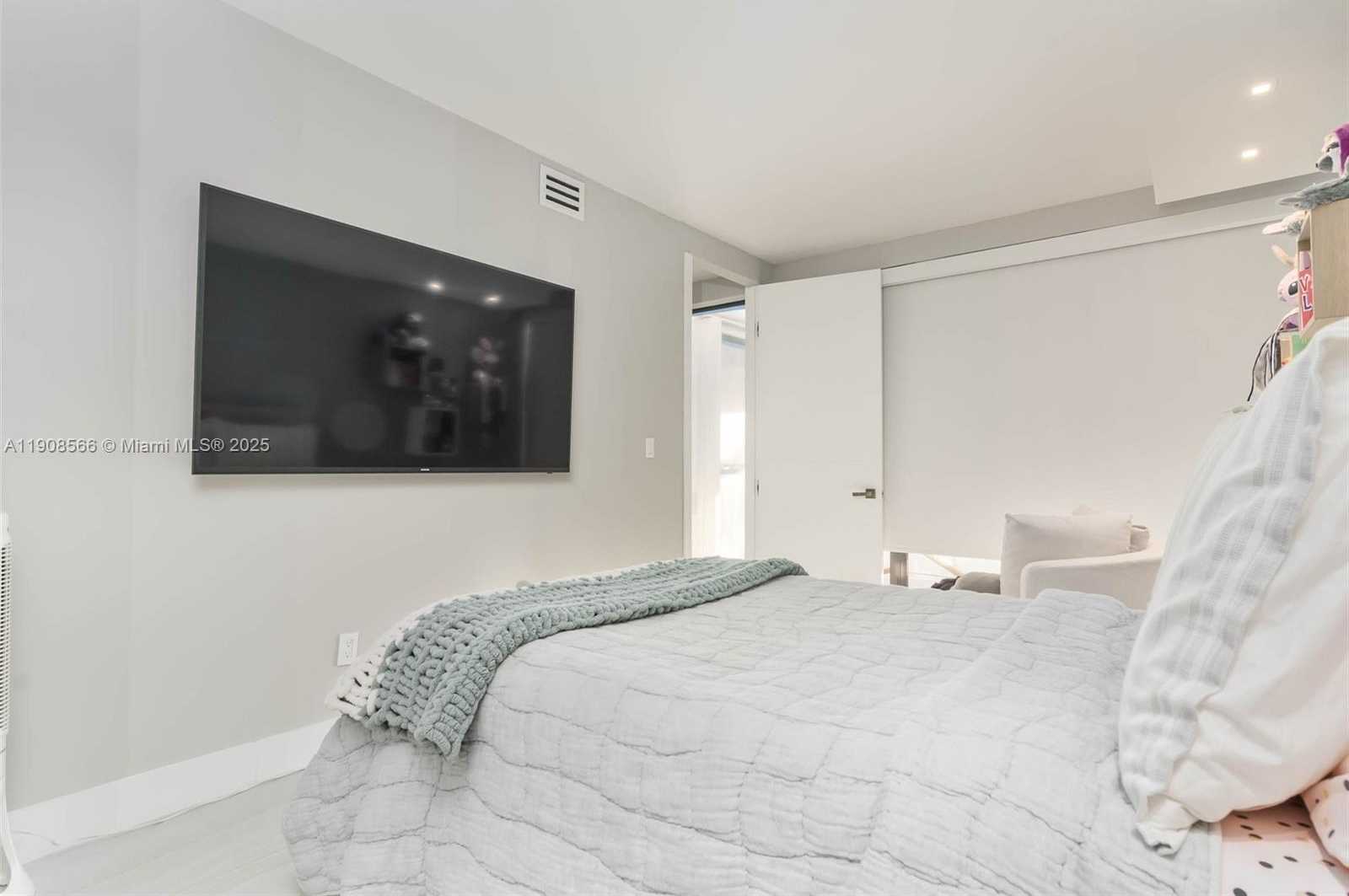 Small Image of 20355 NORTH EAST 34TH CT #2728, Aventura Number 22