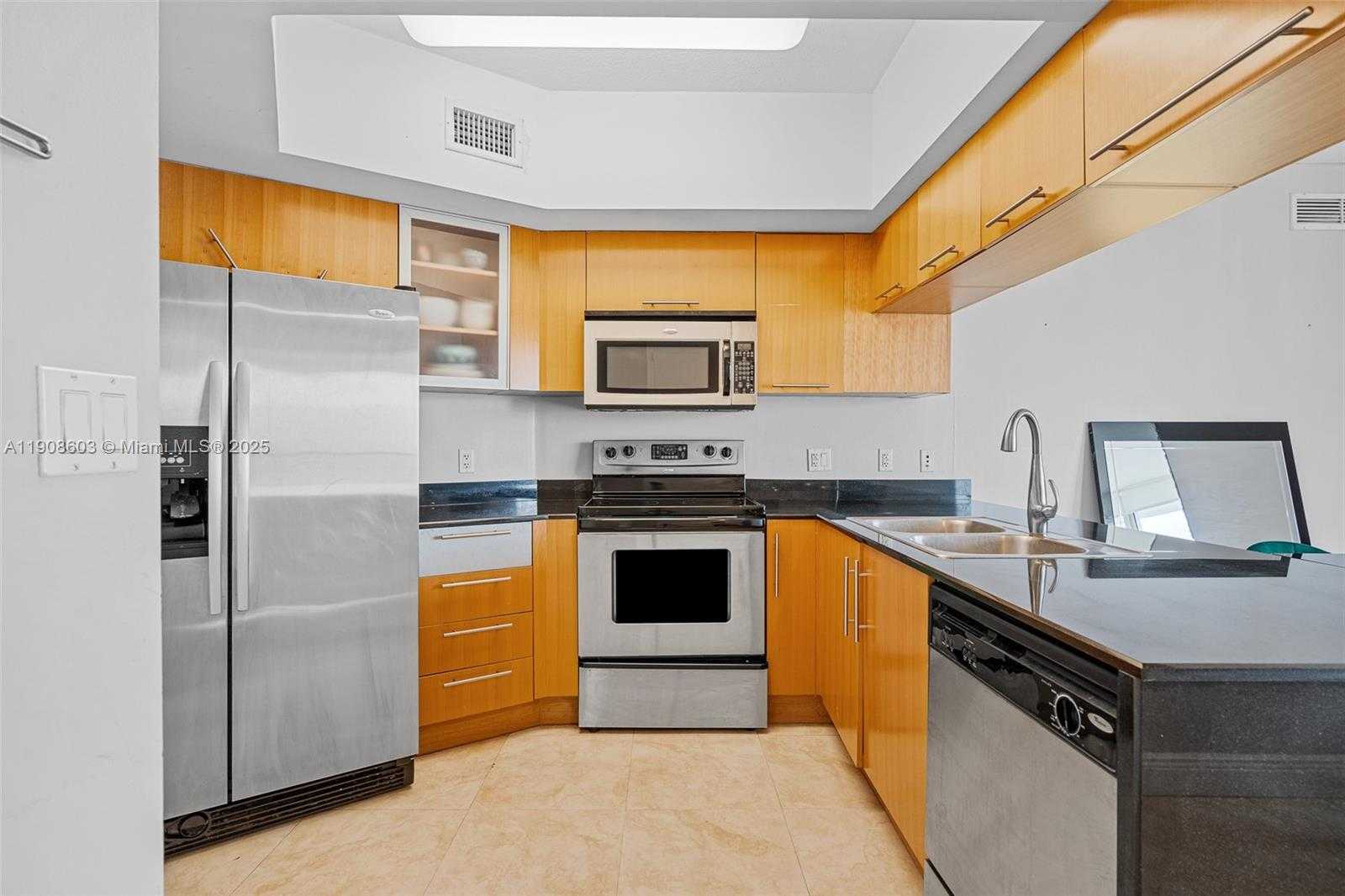 Small Image of 1750 NORTH BAYSHORE DR #2314, Miami Number 4