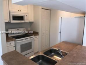 Small Image of 17125 NORTH BAY RD #3601, Sunny Isles Beach Number 7