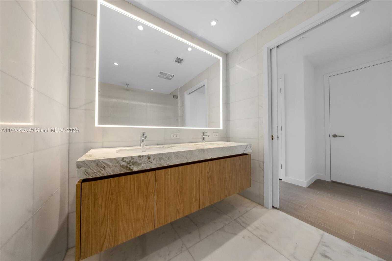 Small Image of 500 ALTON RD #1904, Miami Beach Number 14