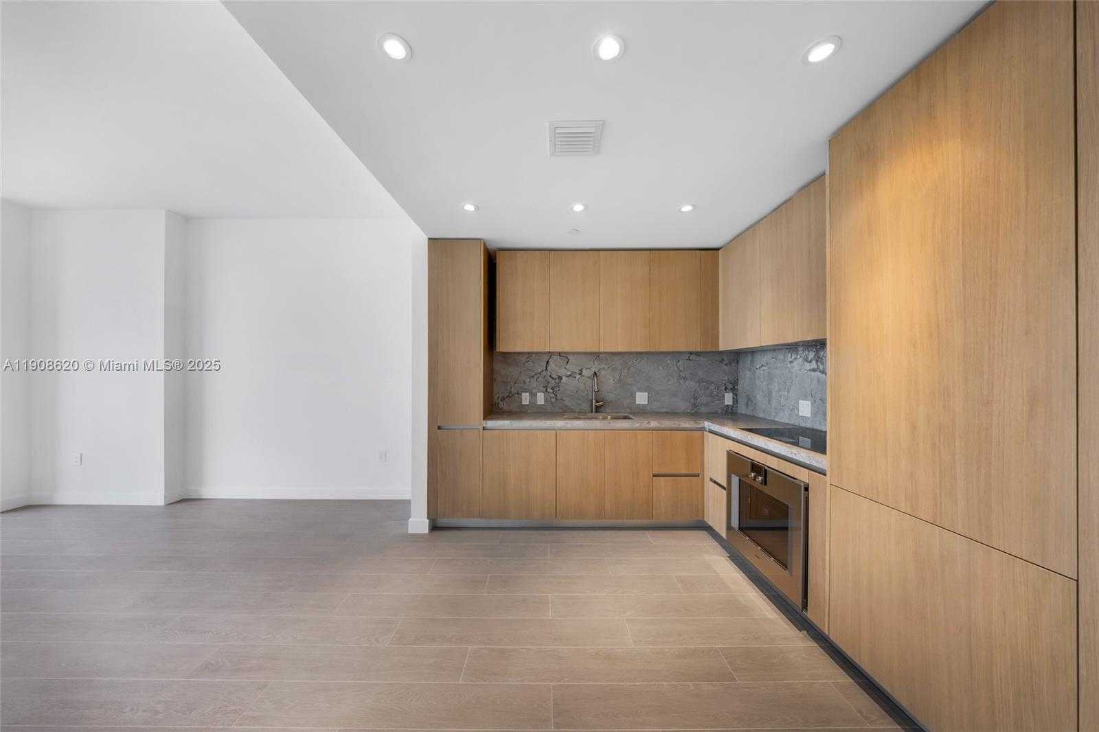 Small Image of 500 ALTON RD #1904, Miami Beach Number 9