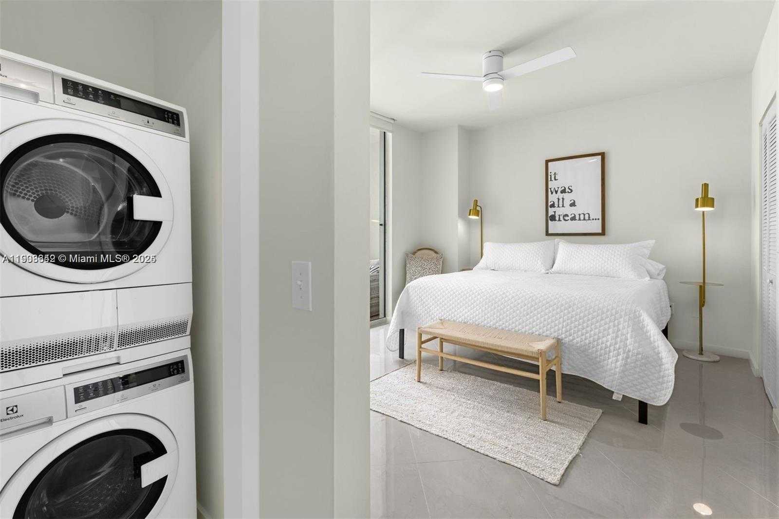 Small Image of 300 SOUTH BISCAYNE BLVD #T-3407, Miami Number 8