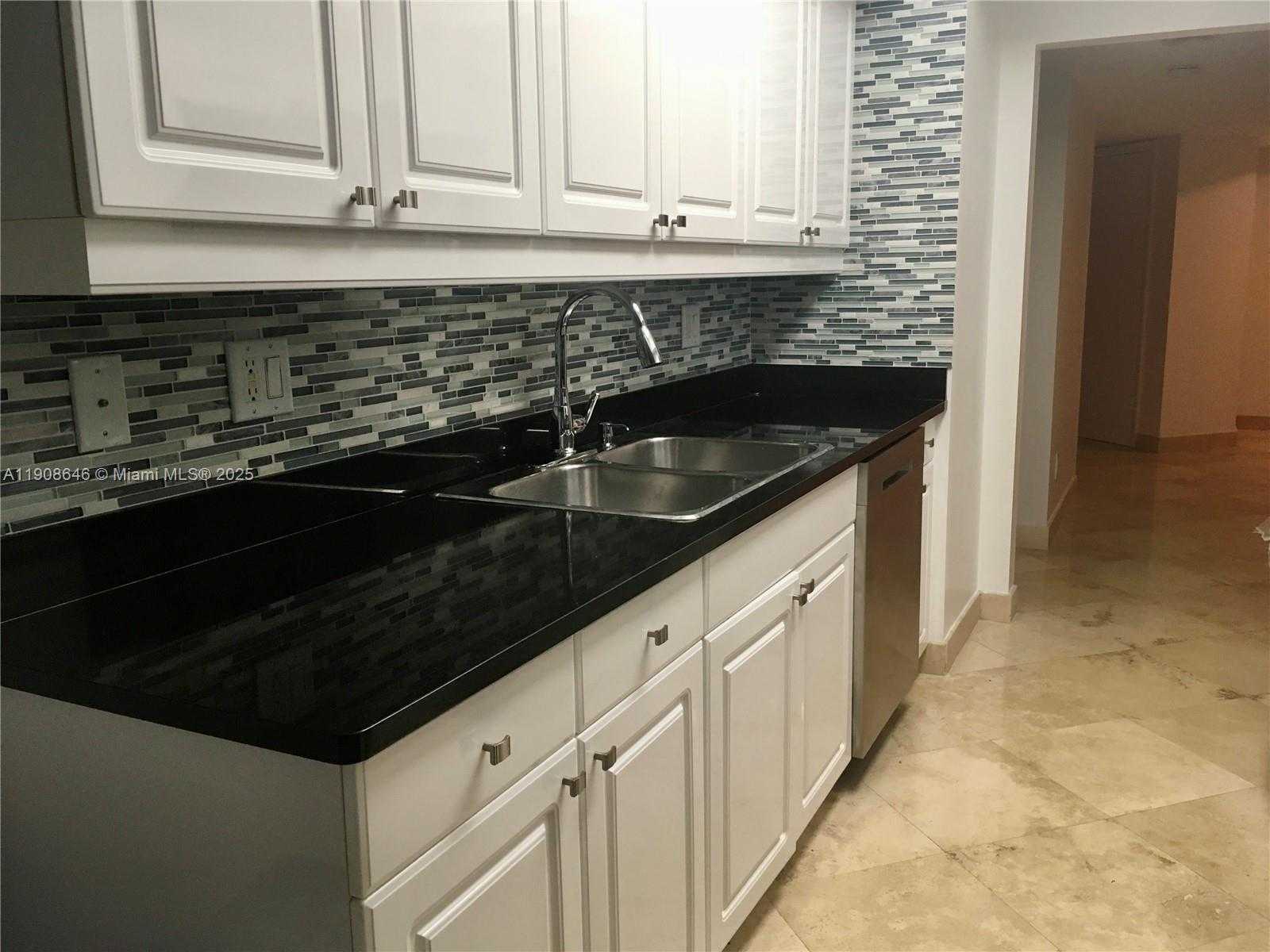 Small Image of 21055 YACHT CLUB DR #2202, Aventura Number 11