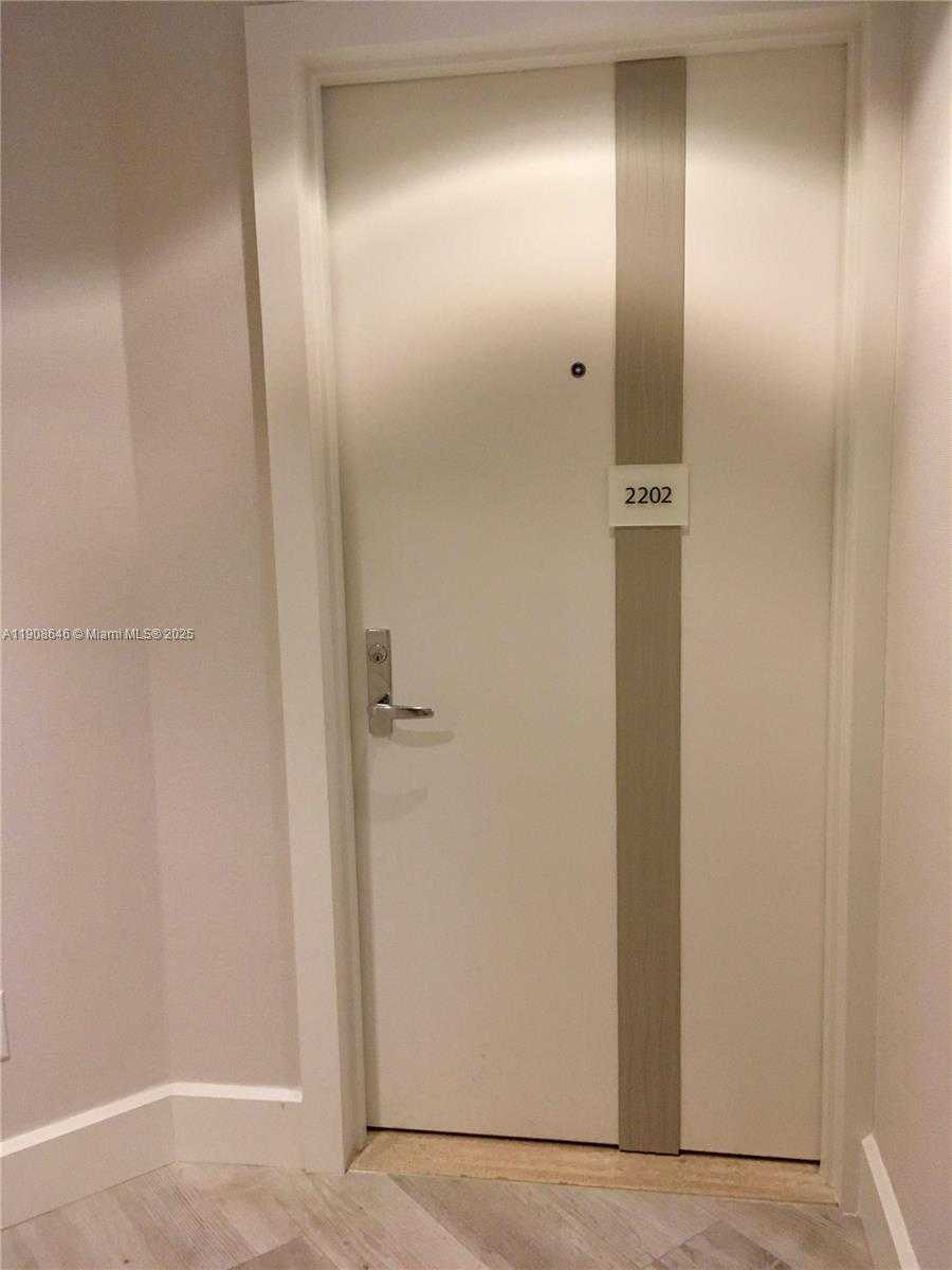 Small Image of 21055 YACHT CLUB DR #2202, Aventura Number 16