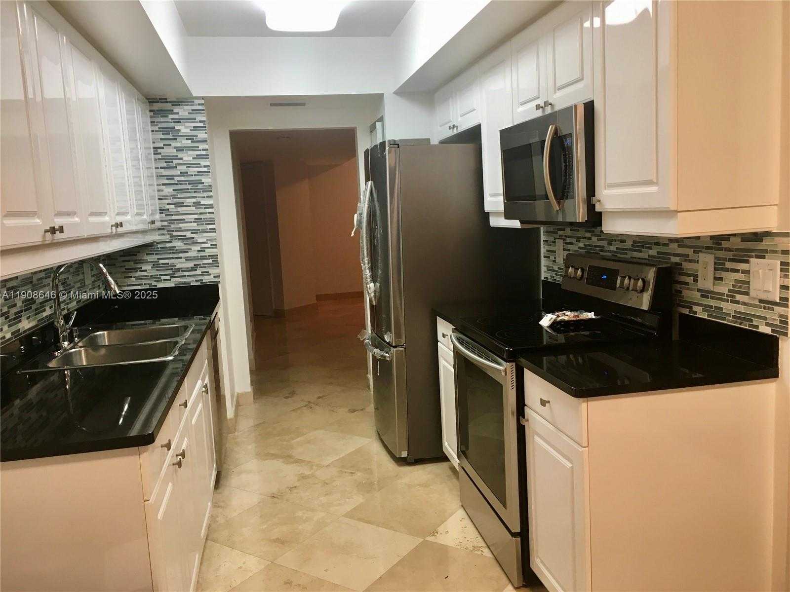 Small Image of 21055 YACHT CLUB DR #2202, Aventura Number 5