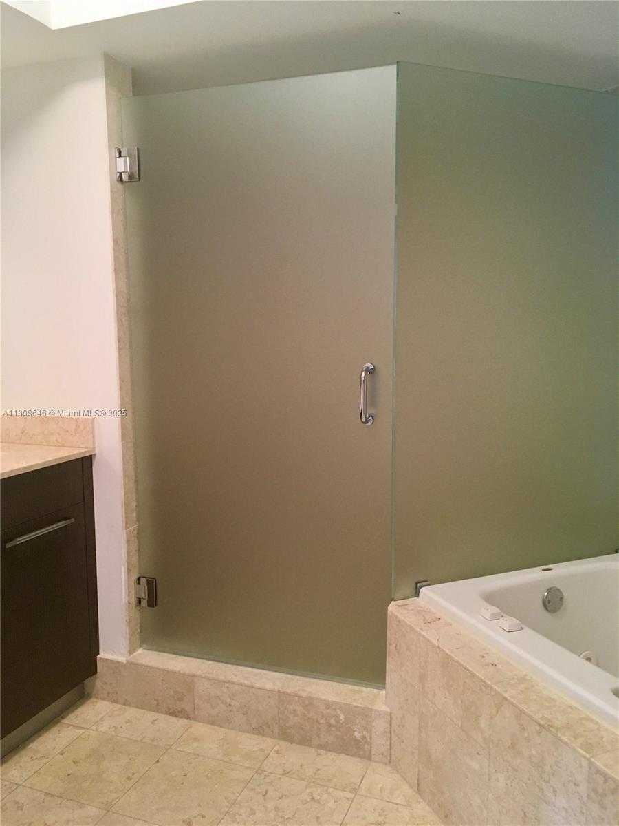 Small Image of 21055 YACHT CLUB DR #2202, Aventura Number 8