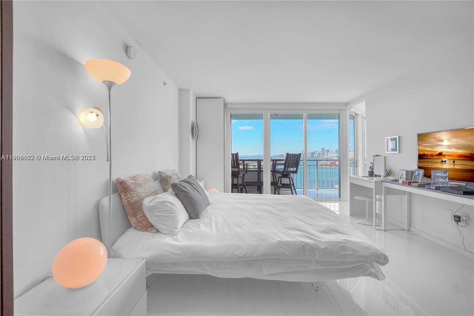 Small Image of 400 SOUTH POINTE DR #2307, Miami Beach Number 11