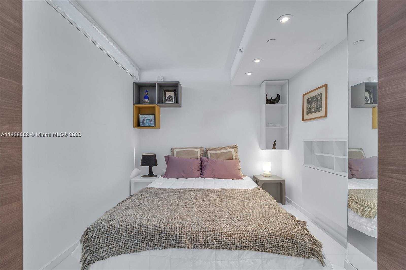 Small Image of 400 SOUTH POINTE DR #2307, Miami Beach Number 17