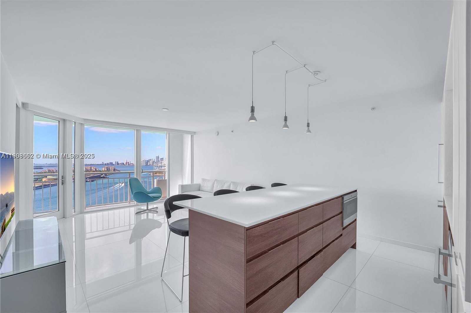 Small Image of 400 SOUTH POINTE DR #2307, Miami Beach Number 3