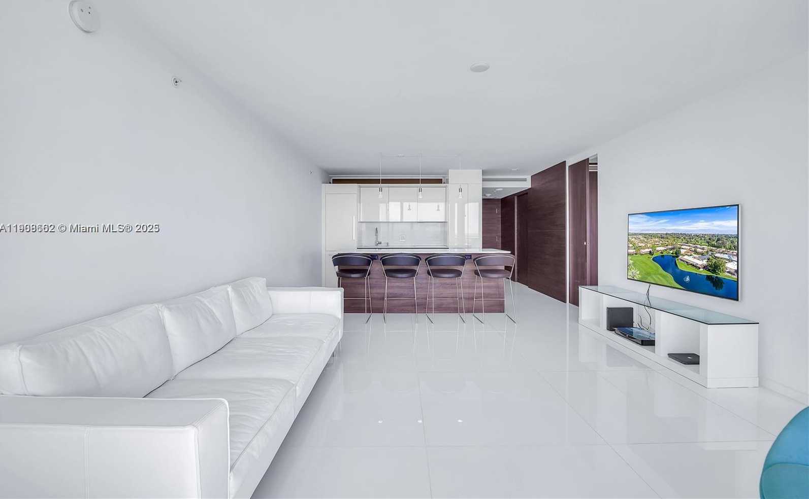 Small Image of 400 SOUTH POINTE DR #2307, Miami Beach Number 5