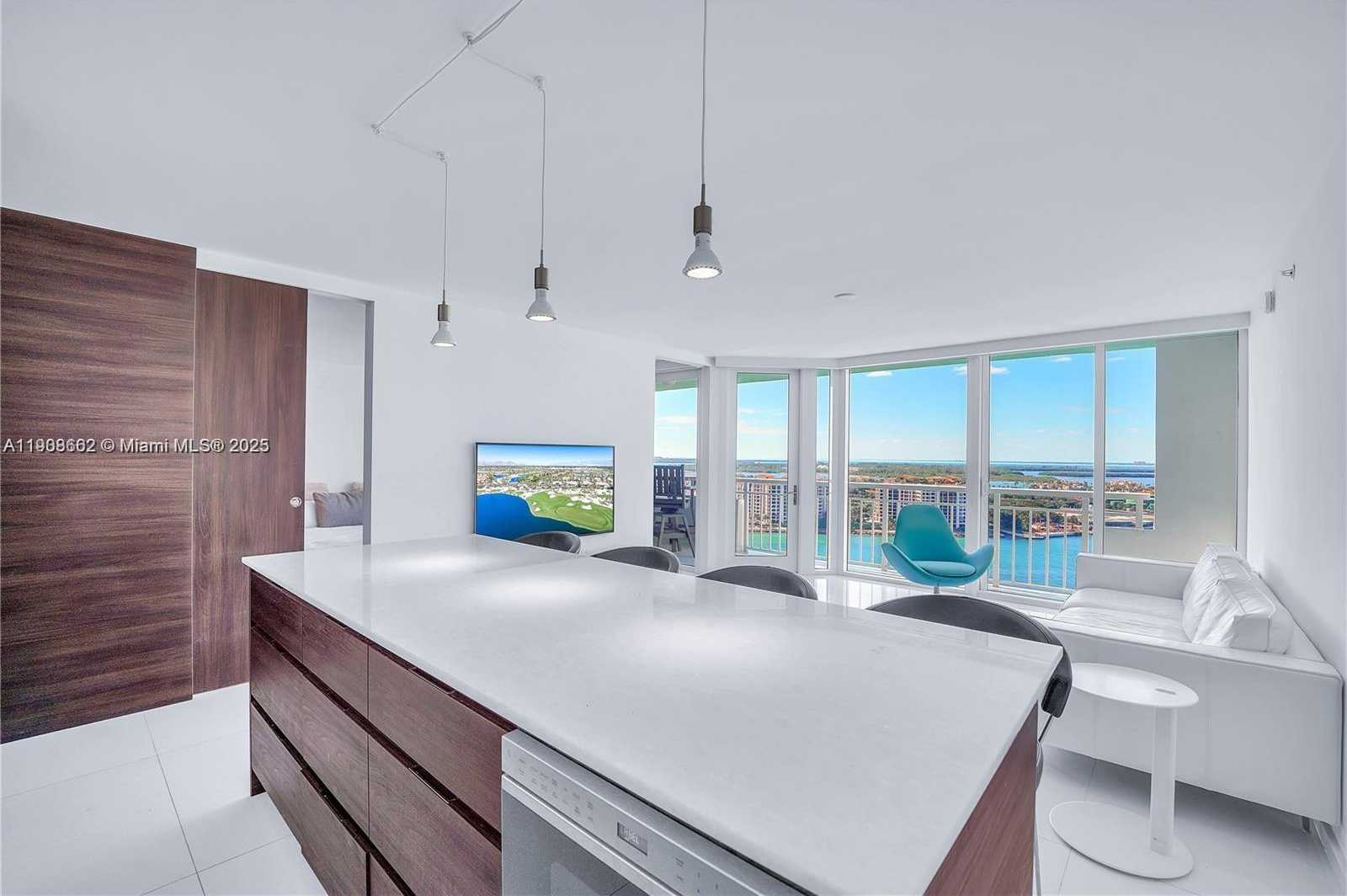 Small Image of 400 SOUTH POINTE DR #2307, Miami Beach Number 6