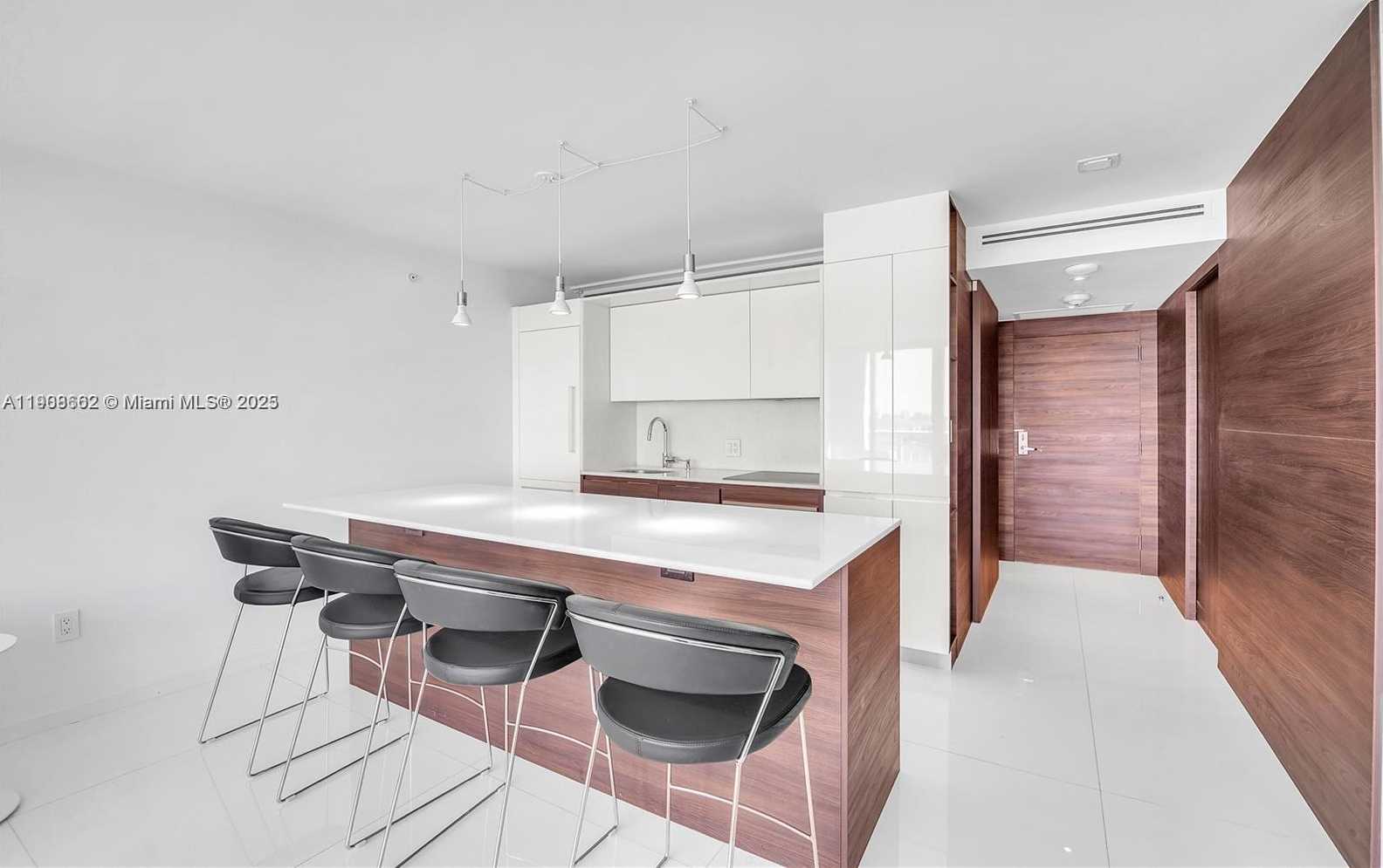 Small Image of 400 SOUTH POINTE DR #2307, Miami Beach Number 7