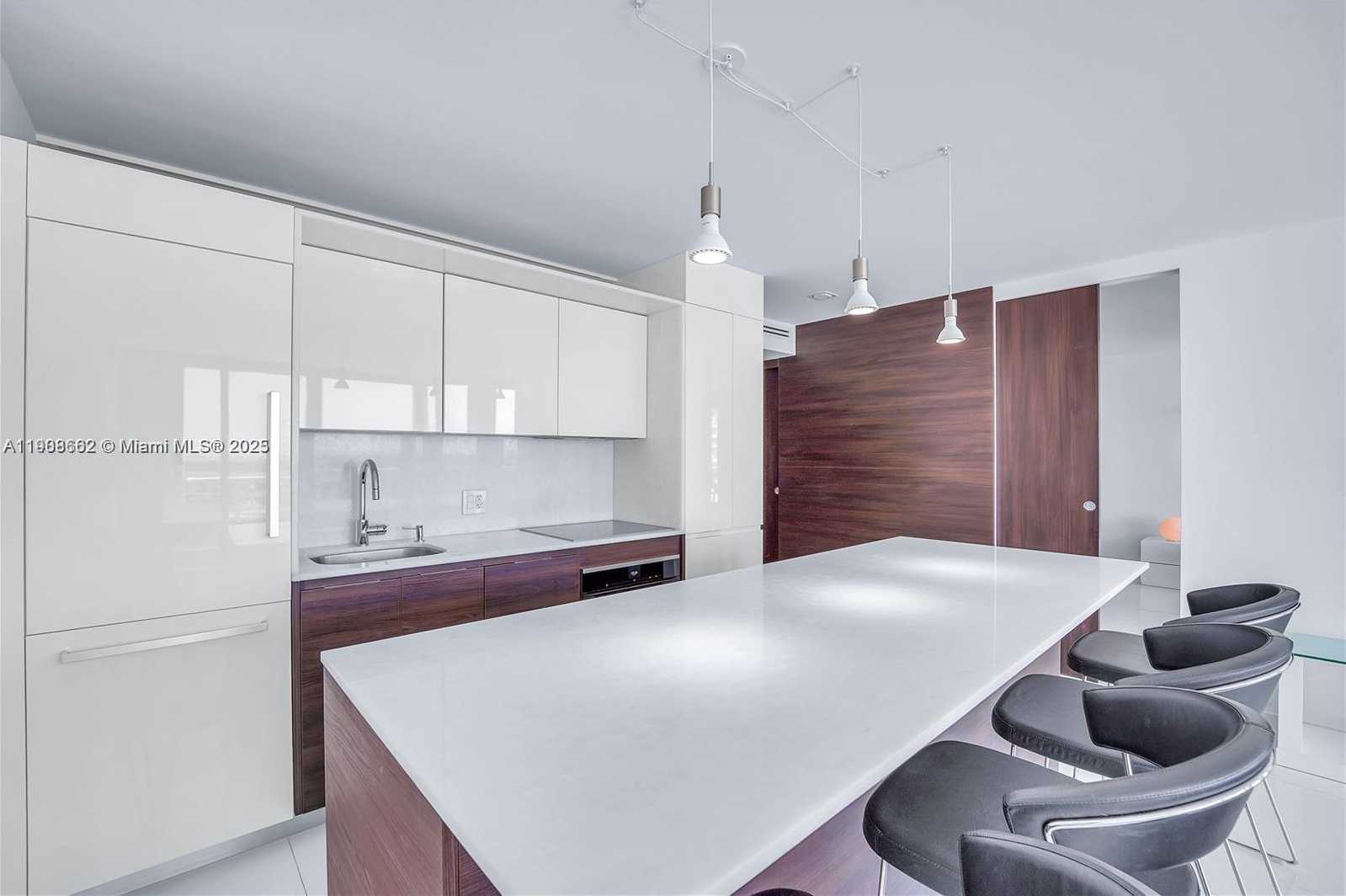 Small Image of 400 SOUTH POINTE DR #2307, Miami Beach Number 8