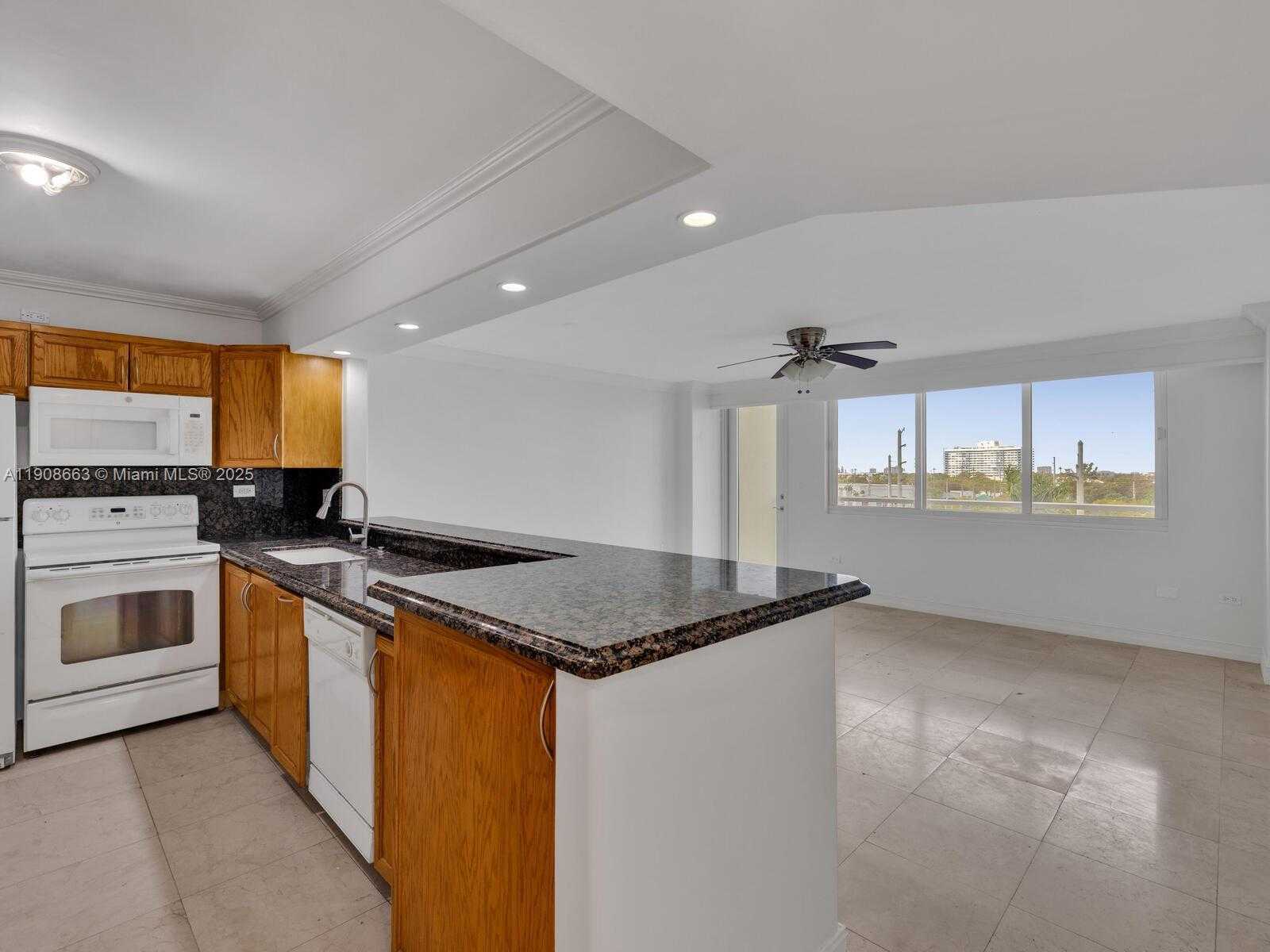 Small Image of 7135 COLLINS AVE #523, Miami Beach Number 1